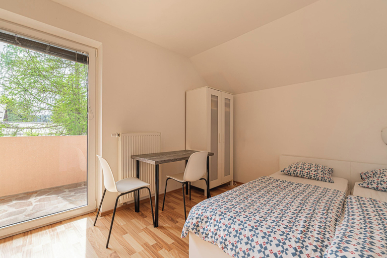 Room 2, Apartments Lavrič, Bloke
