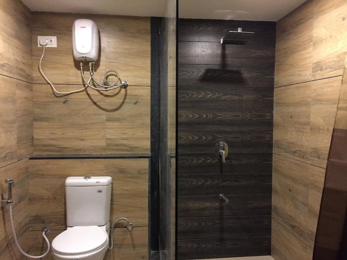Bathroom 3, Kamdhenu Resort, Anand