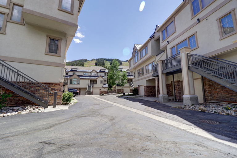 Exterior 2, Pet Friendly, Slope-side, Spacious Town Home - ER21 by Redawning, Summit