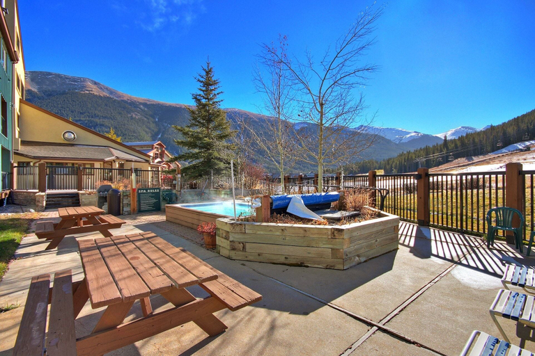 Outdoor spa tub, Fp211 Fox Pine Inn 1br 2ba 1 Bedroom Condo by RedAwning, Summit