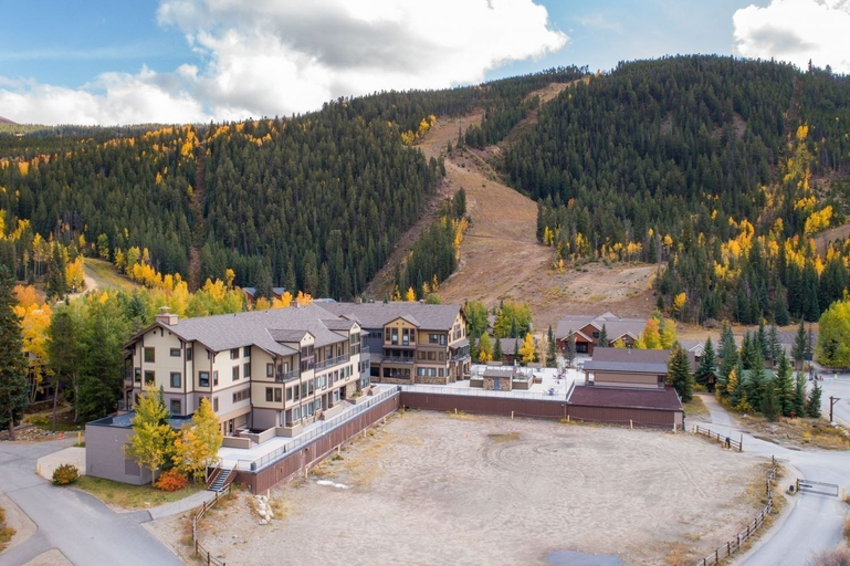 Exterior 3, 2797 Slopeside Condo, Summit