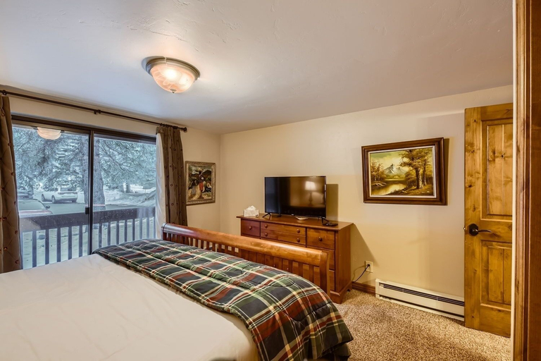 Room 2, Sunwood Condos A1 2 Bedroom Condo, Eagle