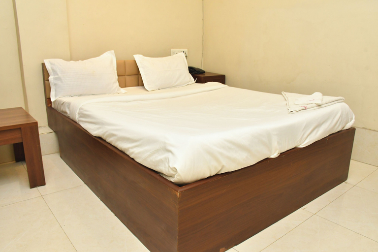 Room 4, Raj Gharana, Raipur
