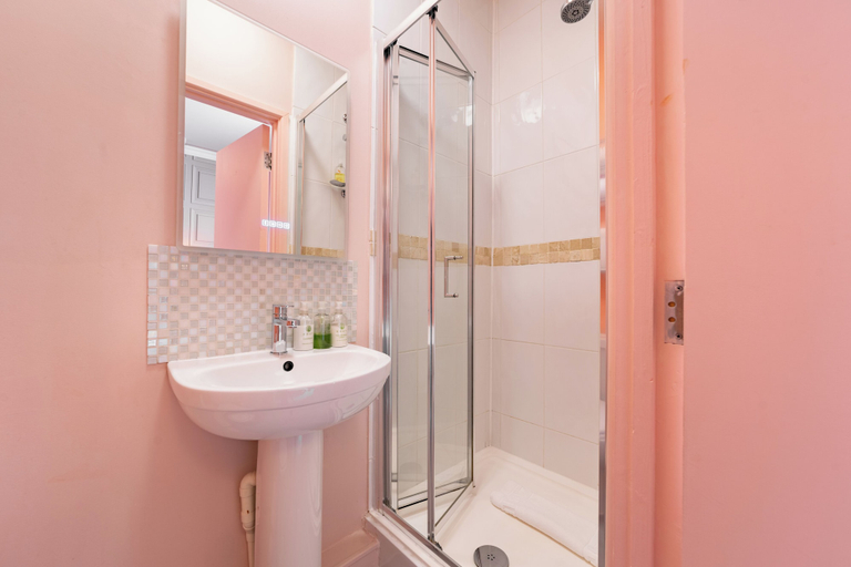 Bathroom 5, Harbour Hub Hotel, Southampton