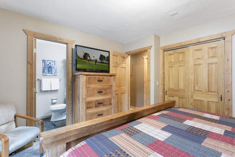 Room 2, Beaver Creek West S2 1 Condo by RedAwning, Eagle