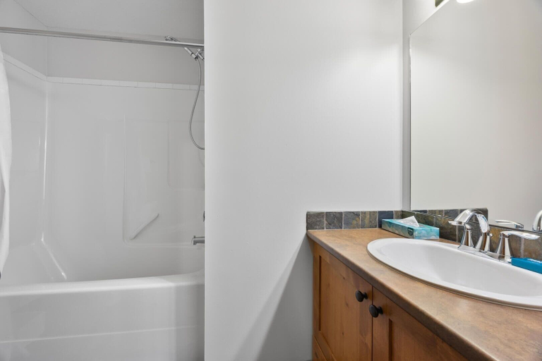 Bathroom 4, Settlers Crossing #29 By Bear Country, Thompson-Nicola