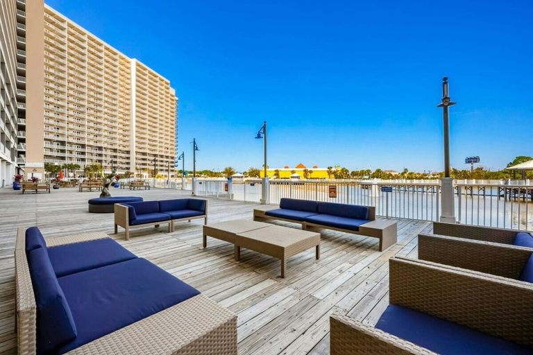 Terrace/patio 4, Laketown Wharf 531, Bay