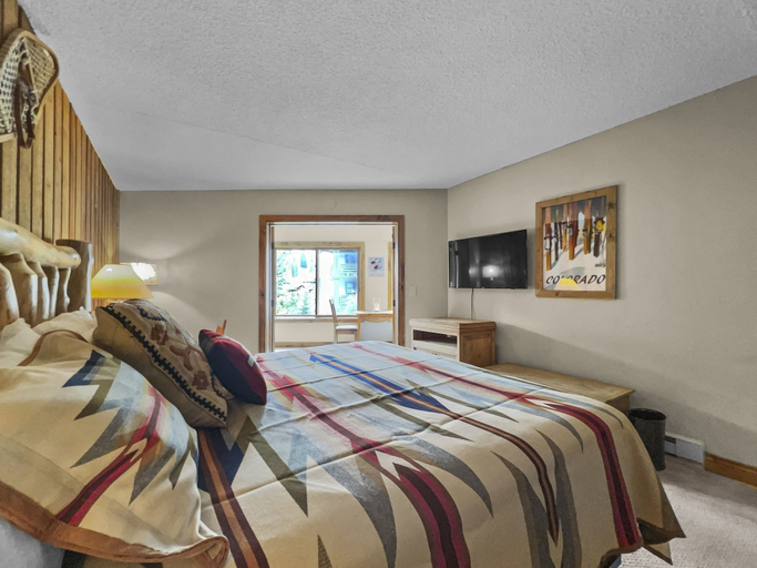 Room 2, Be310 Bridge End Pet Friendly 2 Bedroom Condo by RedAwning, Summit
