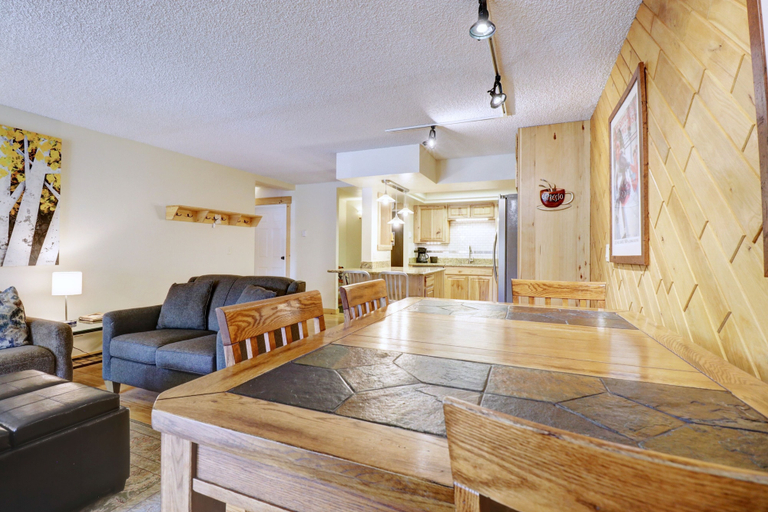 Dining 4, Pet-friendly Very Spacious Condo - BE108 by RedAwning, Summit
