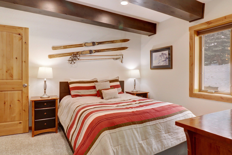 Bedroom 2, Peregrine, Summit