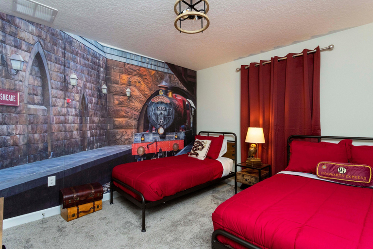 Room 4, 1180 CD - Magical 5BR Townhome With Pool, Polk