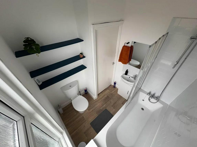 Bathroom 2, Spacious 2 Bed Apartment in Central Margate, Kent