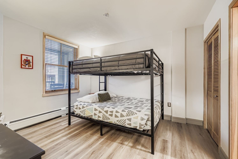 Room 2, 8256 Silver Mill 3 Bedroom Condo by RedAwning, Summit