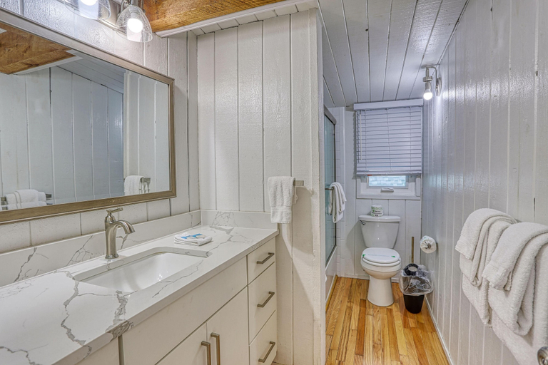 Bathroom 3, Paradiso Al Mare Beach House, Pinellas