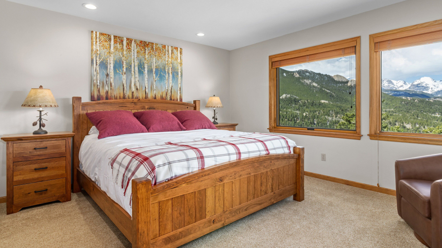 Room 2, Dances With Wolves Vacation At Windcliff 3 Bedroom Home by RedAwning, Larimer