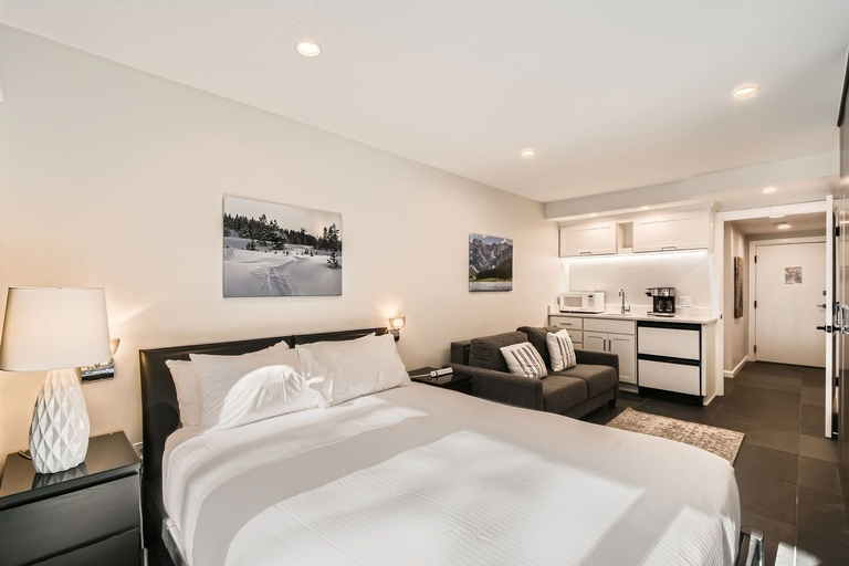 Room 4, 303 Fallridge Condominiums 3 Bedroom Condo by RedAwning, Eagle