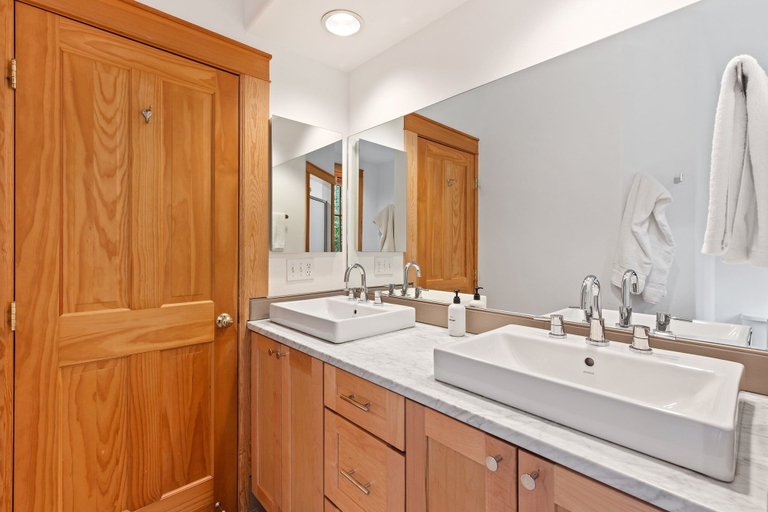Bathroom 3, Polecat Chalet 4 Bedroom Home by RedAwning, San Miguel
