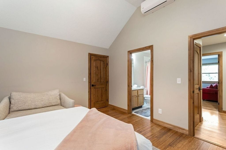 Room 5, 405 Greenway Circle 4 Bedroom Home by RedAwning, Eagle