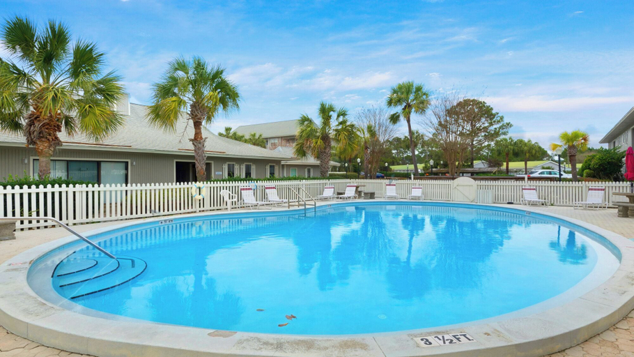 Sport & Beauty 5, Beachwood Villas, Walton