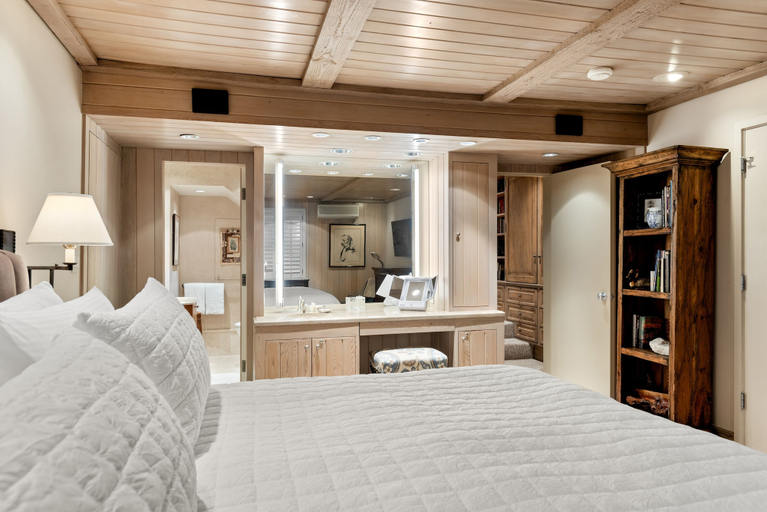 Room 5, Aspen Alps Apartment #704 3 Bedroom Condo, Pitkin