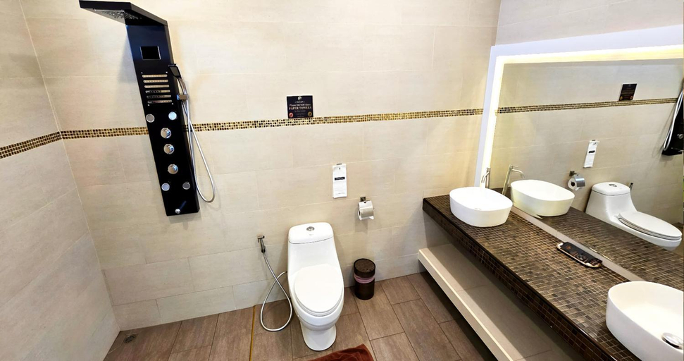 Bathroom 4, GOLDLAND Luxury Pool Villa Pattaya Walking Street, Pattaya