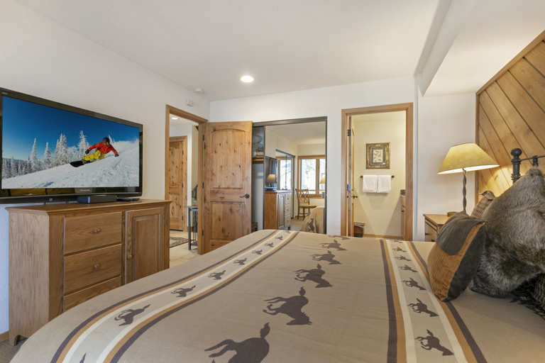 Room 3, 188 Ridgepoint 3 Bedroom Townhouse by RedAwning, Eagle