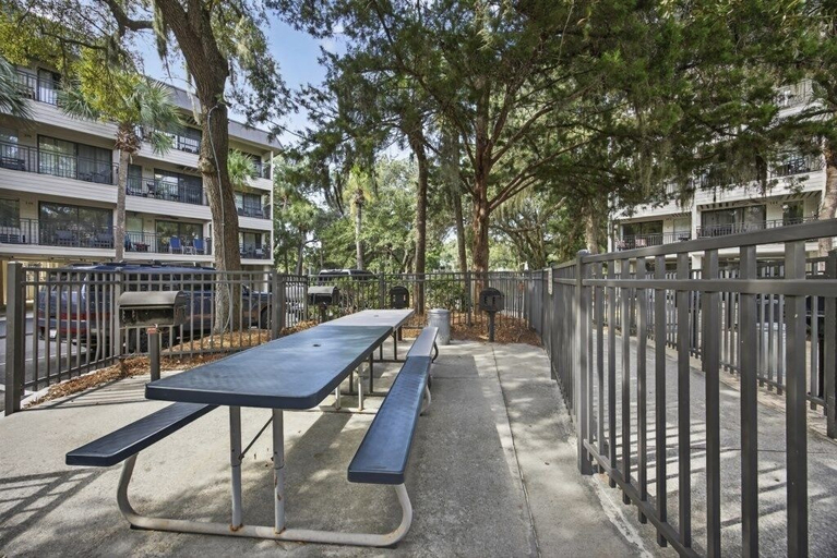Outdoor dining, South End - 180 Sea Side Villas 1 Bedroom Condo, Beaufort