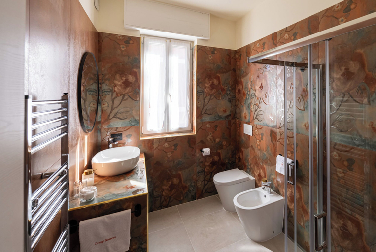 Bathroom 3, Orange Blossom, Bergamo