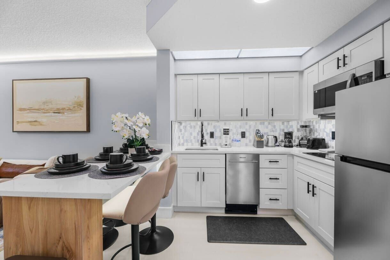 Private kitchen 5, Staysky Orlando Family Suite w/ Kitchen, Orange