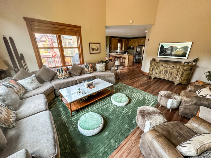Living area 2, 2348 Red Hawk Townhomes 3 Bedroom Condo by RedAwning, Summit