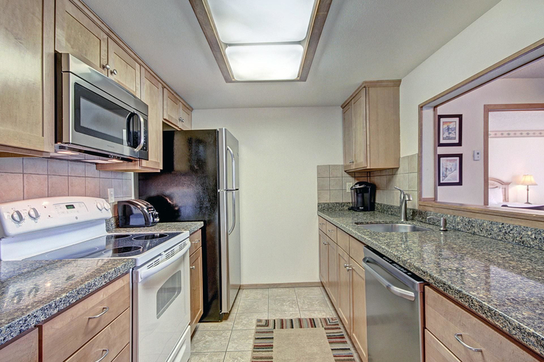 Private kitchen 5, VS438 and 440H Village Square by RedAwning, Summit