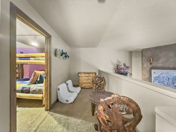 Interior 4, Be410 Bridge End Pet Friendly 3 Bedroom Condo by RedAwning, Summit