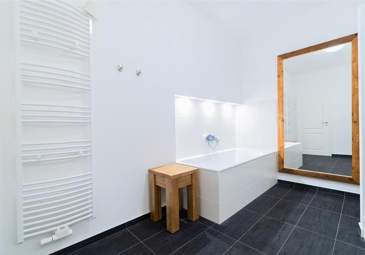 Bathroom 5, Hotel Hahnmühle 1323, Coburg