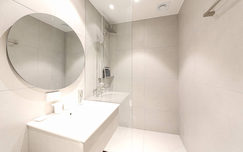 Bathroom 5, BROWN DOT HOTEL, Buk