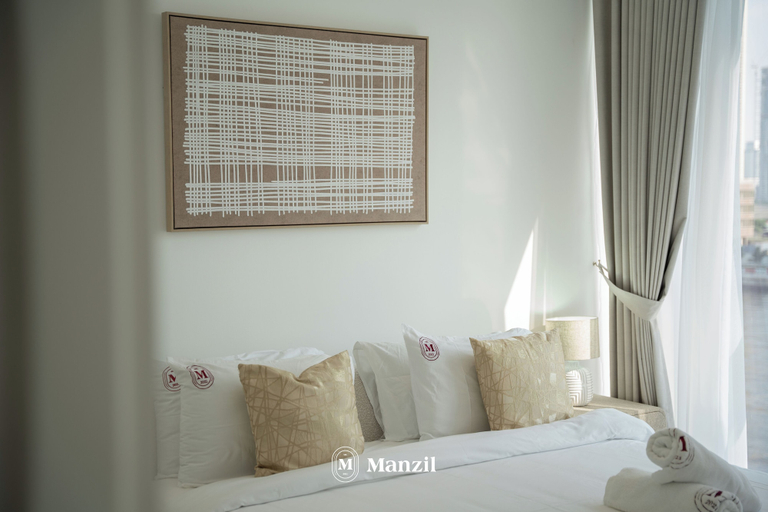 Room 5, Manzil - Modern 1BR w Stunning Lake View, Dubai