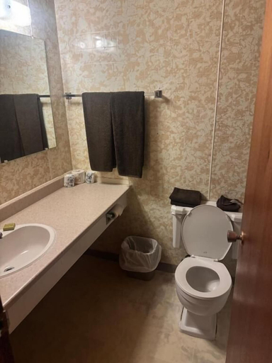 Bathroom 2, Big Horn Motor Inn, Division No. 18