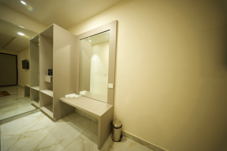 Bathroom 3, Veerdency Luxury Resort - 3 Km to Banglore Airport Hotel, Bangalore Rural
