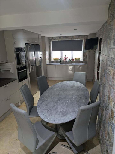 Private kitchen 3, Central Large House close to Heathrow, Slough