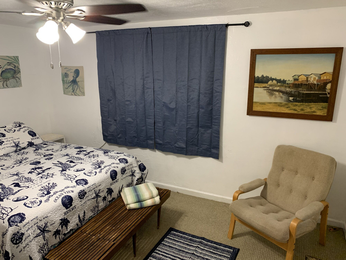 Room 4, Beach Side Studio #2 Apts by RedAwning, Norfolk