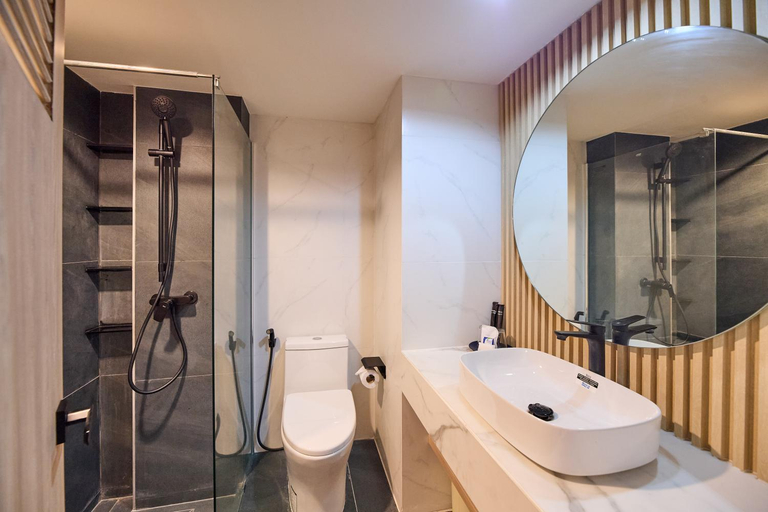 Bathroom 4, Welcome Plaza, Pattaya