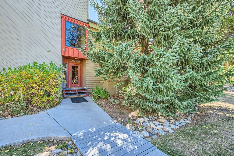 Exterior detail, 1147 Flying Dutchman 1 Bedroom Condo, Summit
