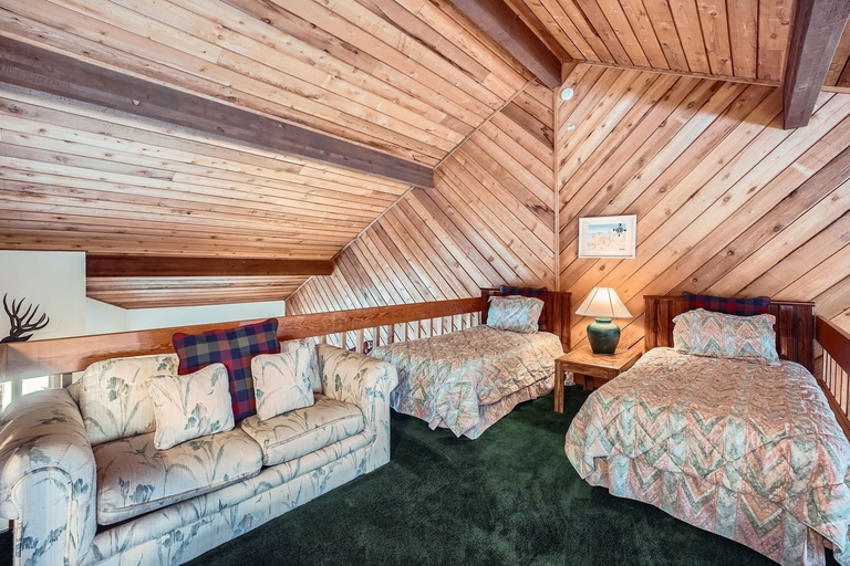 Room 3, Ridgepoint Townhomes, Eagle