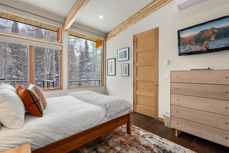 Room 2, Saddle Horn Lane 4 Bedroom Home, San Miguel