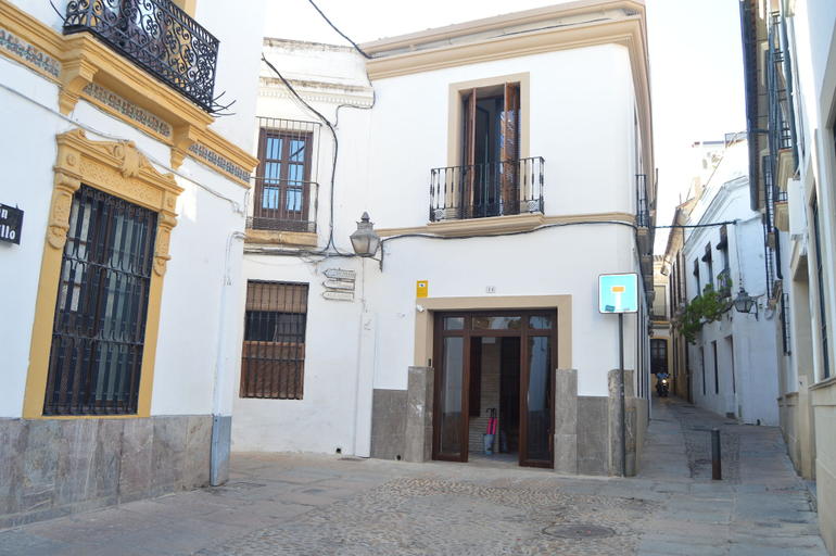 Exterior & Views 2, apartamentos plazuela arco el portillo, Córdoba