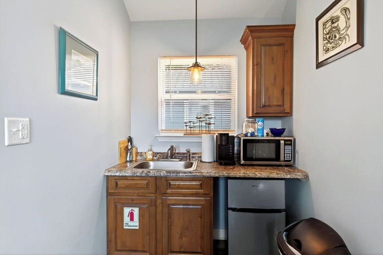 Private kitchen 3, Gil's Bayou Cabins, Jackson