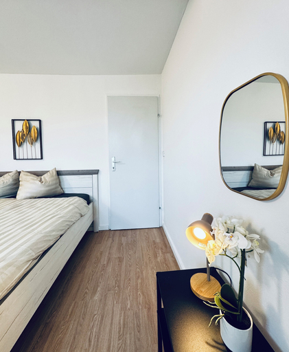 Room 2, 2BR Apt With Balcony Blumengärten, Wien