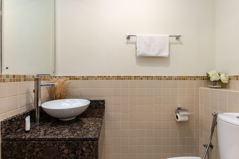 Bathroom 3, Excellent 1bdr at Bahar 6, Dubai