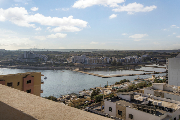 View from property 2, Modern Penthouse with Terrace & Sea View, Saint Paul's Bay