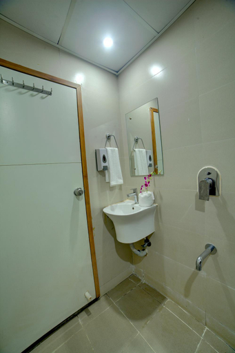 Bathroom 3, Fly Inn Bangalore Airport, Bangalore Rural