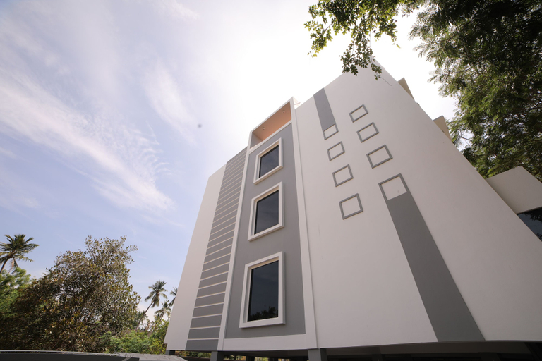 Others 5, The Base Inn, Viluppuram